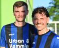 Bild: Gerhard Büttner
Zwei Niederbayern verlassen die Oberpfalz: Christoph Sibler (links) und Michael Lummer wurden am Freitag von der SpVgg SV Weiden verabschiedet.