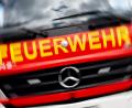 Bild: Hauke-Christian Dittrich/dpa
Feuerwehrleute können die Frau nur noch tot aus der Wohnung bergen. (Symbolbild)