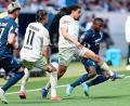 Bild: Uwe Anspach/dpa
Hoffenheims Bazoumana Touré (r.) macht Druck gegen Werder.