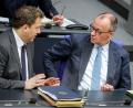 Bild: Kay Nietfeld/dpa
Bundeskanzler Friedrich Merz (r., CDU) und Vizekanzler Lars Klingbeil (SPD) treffen sich am Dienstag mit den Spitzen der Koalition zu Beratungen im Koalitionsausschuss.