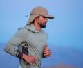 Bild: Cameron Moon/Red Bull Content Pool/dpa
Der Berliner Saatçi lief und lief und lief - am Sonntag kam er nach mehreren Tagen voller Strapazen im Ziel an. (Archivbild)