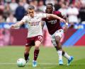Bild: John Walton/PA Wire/dpa
Leandro Trossard (links) erzielt den entscheidenden Treffer für Arsenal.