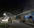 Bild: Ehsan Monajati/dpa
Das Feuer auf dem Industriegelände löste einen Großeinsatz der Feuerwehr aus.
