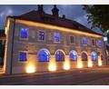 Bild: jr
Ganz in Blau erstrahlt das Historische Rathaus in Mitterteich noch bis Dienstag, 12. Mai. Mit dieser Aktion wird auf die schwere Erkrankung ME/CFS hingewiesen.
