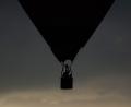 Symbolbild: Silas Stein/dpa
Der Ballon wurde in eine Stromleitung getrieben.