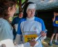 Bild: Stephan Huber
40. Landkreislauf Amberg-Sulzbach 2026. Vor dem Start am Annaberg. Die Realschule Auerbach schickt eine Staffel mit elf Sportlerinnen und Sportlern an den Start. Schulleiterin Schwester M. Ancilla Pitroff macht den Anfang.