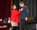 Archivbild: ubb
Sandra Zech, hier in einer ihrer tragenden Hauptrollen im Theaterstück "Das perfekte Geheimnis", aufgeführt im Frühjahr 2025 im Kettelerhaus, freut sich auf ihre Arbeit als Vorsitzende beim Modernen Theater Tirschenreuth. Die studierte Theaterpädagogin bringt viel Erfahrung für dieses Amt mit.