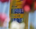 Bild: Thomas Warnack/dpa
Zum ersten Mal seit Anfang März hat Diesel im bundesweiten Tagesdurchschnitt wieder weniger als 2 Euro gekostet. (Archivbild)