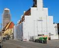 Bild: u
Die Stadtpfarrkirche Mariä Himmelfahrt und das historische Rathaus prägen seit Beginn des 15. Jahrhunderts das Bild der Hirschauer Innenstadt – nun eben als Baustellen.