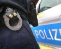 Bild: Karl-Josef Hildenbrand/dpa
Die Polizei nimmt die 28-Jährige fest. (Symbolbild)