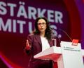 Bild: Fabian Sommer/dpa
Fahimi sprach sich dafür aus, auch Privatversicherte an der Finanzierung der Krankenkosten von Bürgergeldbeziehern zu beteiligen, für die derzeit die gesetzliche Krankenversicherung mit Milliardensummen mit aufkommt.