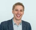 Bild: Peter Kneffel/dpa
Der Münchner Oberbürgermeister Dominik Krause (Grüne) erhält von seinem Vorgänger Dieter Reiter (SPD) die Amtskette. (Archivbild)