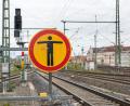 Symbolbild: Symbolbild:
In Regensburg haben Kinder Steine auf ein Bahngleis gelegt. Die Polizei sucht nun nach Zeugen, die Hinweise geben können.