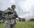 Symbolbild: Armin Weigel/dpa
Ein US-Soldat steht nahe dem Truppenübungsplatz Grafenwöhr, dem "Kronjuwel" der US-Präsenz in Europa. Der mögliche Abzug der Stryker-Brigade mit 5000 Soldaten aus Vilseck versetzt die Region in Aufruhr.