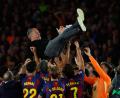 Bild: Joan Monfort/AP/dpa
Karl-Heinz Rummenigge glaubt, dass Hansi Flick mit den FC Barcelona auch in Zukunft Titel feiern wird.