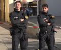 Bild: Jason Tschepljakow/dpa
Nach der Gewalttat auf dem Pausenhof sperrte die Polizei die Schule ab. (Archivbild)