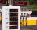 Bild: dpa
Die Preistafel an einer Shell-Tankstelle an der Autobahn 59 zeigt für Diesel einen Preis von 1,849 Euro pro Liter an.