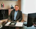 Bild: Portner
Der neue Bürgermeister Adolf Hammer nimmt Platz am Schreibtisch im Gemeindehaus Teunz. Er freut sich auf die neue Herausforderung im Ehrenamt.