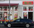 Bild: Elisa Schu/dpa
In vielen ostdeutschen Städten gibt es Filialen der Kette Mäc Geiz.