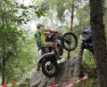 Bild: Konrad Rosner
Beim Motorrad-Trial müssen schwierige Hindernisse überwunden werden. Wichtig ist dabei, vom Motorrad nicht abzusteigen und die Balance zu halten.