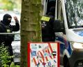 Bild: Fabian Sommer/dpa
Die Polizei in Berlin geht mit einer Razzia gegen illegalen Waffenbesitz und Bandenkriminalität vor.