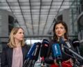 Bild: Michael Kappeler/dpa
Die Ministerinnen kündigen ein neues Kapitel an.