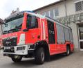 Bild: Kunz
Eines der beiden neuen Hilfeleistungs-Löschfahrzeuge HLF 20 vor der Hauptfeuerwache in Weiden. Zur Ausstattung gehören unter anderem hydraulische Rettungssätze schwerster Bauart, Hebekissen, Mehrzweckzug, Motorsäge, Wassersauger und eine umfangreiche Beleuchtungstechnik.