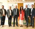 Bild: Steinwald-Allianz
Johannes Reger (Dritter von links) übergab bei der konstituierenden Sitzung den Vorsitz der Steinwald-Allianz an Bürgermeisterin Margit Bayer. Stellvertretende Vorsitzende sind (von links): Matthias Grundler, Karlheinz Budnik Roman Schäffler und Adrian Käß