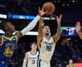 Bild: Godofredo A. Vásquez/AP/dpa
Brandon Clarke (r.) spielte seine gesamte NBA-Karriere für die Memphis Grizlies.