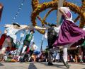 Bild: Stefan Puchner/dpa
Die Zeltvergabe auf der traditionelleren „Oidn Wiesn“ ist jetzt ein Fall für das Gericht. (Archivbild)