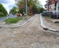 Bild:  Stadt Waldsassen/Hubert Siller
Der Fuß- und Radweg entlang der Mitterteicher Straße im Abschnitt zwischen Notariat und der Einmündung zur Raiffeisenstraße wird noch im Mai asphaltiert.