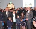 Bild: fvo
Altbürgermeister Josef Beimler mit seiner Frau Hilde, seiner Familie und Bürgermeister Georg Bocka (rechts) bei seiner Verabschiedung.