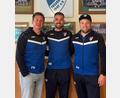 Bild: SV Freudenberg
Florian Neiß (links) und Michael Roith (Mitte) bleiben dem SV Freudenberg auch in der kommenden Saison erhalten. Sportdirektor Patrick Meiler scheint's zu freuen.