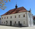 Archivbild: jr
Das Historische Rathaus in Mitterteich, wo auch der städtische Sitzungssaal untergebracht ist: In der konstituierenden Sitzung des Stadtrats gab es massive Kritik an einem Absatz im Entwurf der neuen Geschäftsordnung.