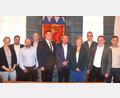 Bild: fz
Michael Hammer (Fünfter von links) ist neuer Bürgermeister von Irchenrieth. Daniela Kick, Christoph Hammer, Stefan Dotzler, Roland Bodensteiner (von links), Jakob Hammer, Markus Fillinger, Markus Gruber, Alexandra Grohmann und Marcel Illgen (von rechts) sind die neuen Gemeinderäte.