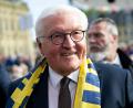 Bild: Sven Hoppe/dpa
Bundespräsident Steinmeier trägt den offiziellen Katholikentags-Schal.