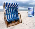 Bild: Stefan Sauer/dpa
Die Strandkörbe auf Rügen sind noch verschlossen.