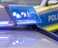 Symbolbild: Daniel Karmann/dpa
In Amberg wurde ein geparktes Auto auf einem Supermarktparkplatz beschädigt. Der Unfallverursacher flüchtete. Die Polizei sucht Zeugen.