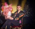 Bild: Thomas Leidig/ZDF/Florida Film/dpa
Johannes Hegemann spielt im ZDF-Film „Olivia“ den Künstler Oliver Köbel, der als Dragqueen Oliver Knöbel bekannt ist. (Handoutbild)