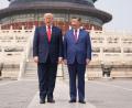 Bild: Mark Schiefelbein/AP/dpa
Nach den ersten Gesprächen zeigte Xi Trump den Himmelstempel in Peking.
