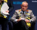 Bild: Sven Hoppe/dpa
Der Generalinspekteur der Bundeswehr war zu Gast auf dem Katholikentag in Würzburg.