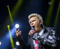 Bild: Laurent Gillieron/Keystone/dpa
Der britische Rocksänger Billy Idol soll bei den diesjährigen American Music Awards für sein Lebenswerk ausgezeichnet werden. (Archivbild)
