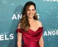 Bild: Charles Sykes/Invision via AP/dpa
Oscar-Preisträgerin Hilary Swank kommt wegen ihrer Zwillinge derzeit ins Philosophieren.  (Archivbild)