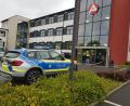 Archivbild: Wolfgang Benkhardt
Ein vermeintlicher Amoklauf im Jobcenter in Tirschenreuth sorgte im Juli 2025 für viel Aufregung. Die Polizei sperrte das Gebäude ab. Am Ende entpuppte sich alles als frei erfunden.