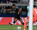Bild: Gianluca Ricci/PA Wire/dpa
Traf zweimal gegen Liverpool: Ollie Watkins (Archivbild)