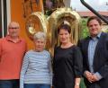 Bild: slh
Marga Bayer (Zweite links) hat ihren 90. Geburtstag gefeiert. Gratuliert haben unter anderem Sohn Thomas, Tochter Elke und Bürgermeister Florian Reger (von links).
