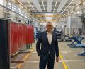 Bild: wüw
CEO Christian Heuer in einer Werkshalle in Stadlern. Hier bei MMM ist noch viel Handwerkskunst gefragt.