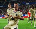 Bild: Miguel Oses/AP/dpa
Robert Lewandowski erhält in Barcelona keinen neuen Vertrag mehr. (Archivbild)