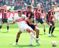 Bild: Uwe Anspach/dpa
Der VfB Stuttgart um Jamie Leweling (l) sicherte den Champions-League-Platz bei Eintracht Frankfurt ab.