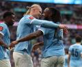 Bild: Richard Pelham/AP/dpa
Antoine Semenyo von Manchester City (r) feiert mit Vorlagengeber Erling Haaland von Manchester City nach dem Siegtor.